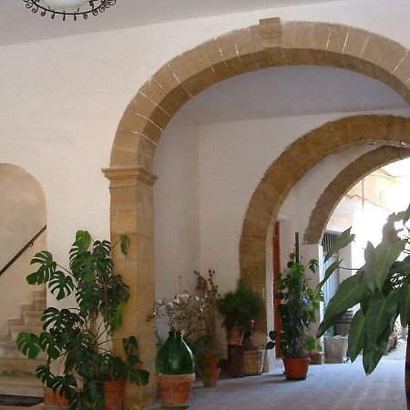 La Corte Di Zaccaria مازارا ديل فالو المظهر الخارجي الصورة