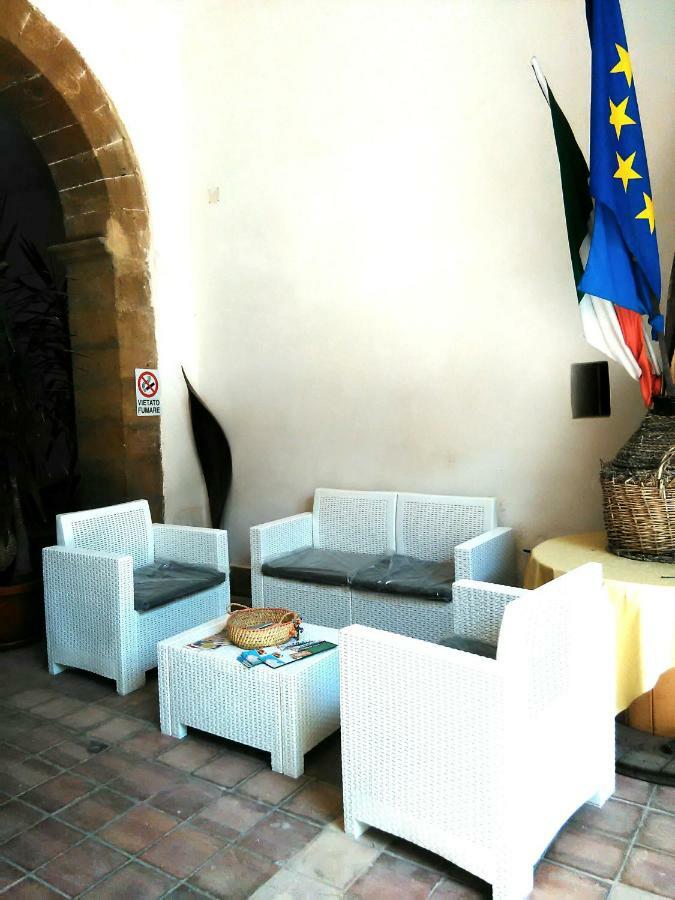 La Corte Di Zaccaria مازارا ديل فالو المظهر الخارجي الصورة