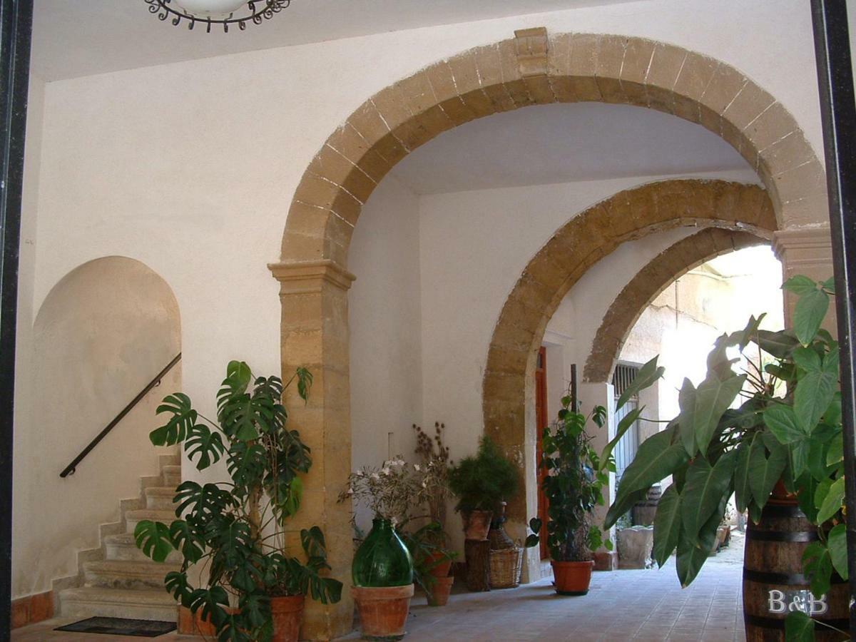 La Corte Di Zaccaria مازارا ديل فالو المظهر الخارجي الصورة
